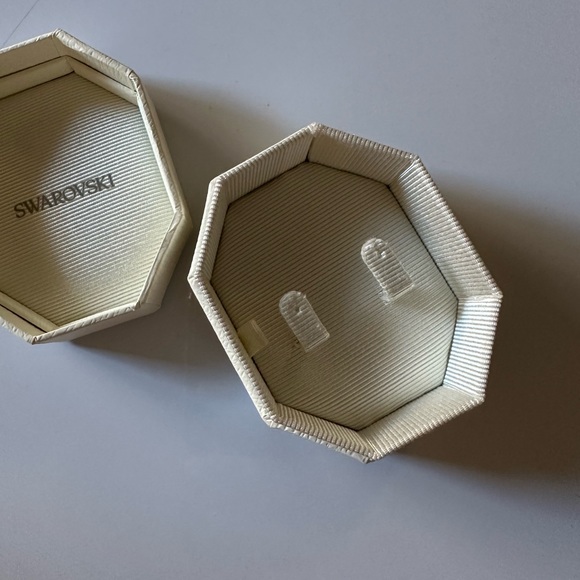 Swan Embossed Swarvoski Jewelry Box.  Beautiful keepsake box. - Picture 2 of 4